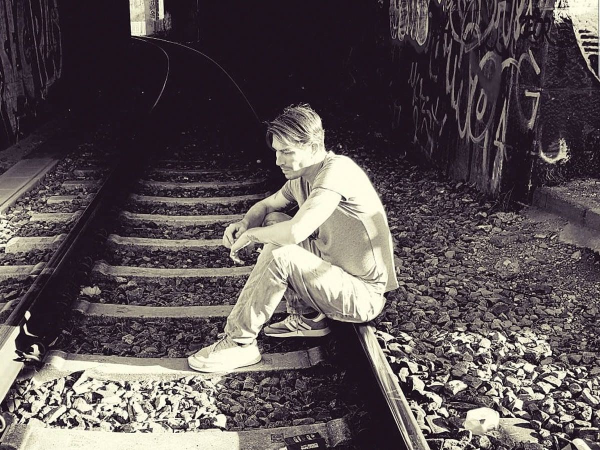 Rick Riojas, Graffitikünstler aus Mannheim, in urbaner Graffiti-Location